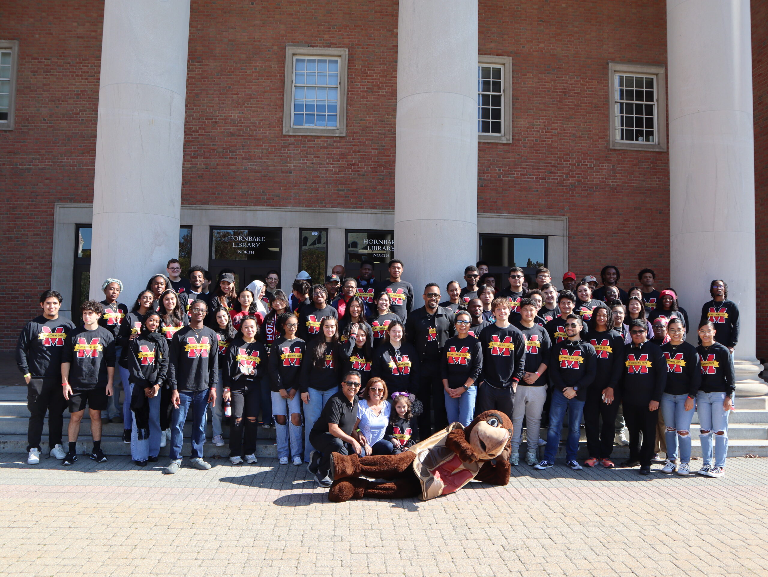 OMSE students in a group photo with Testudo